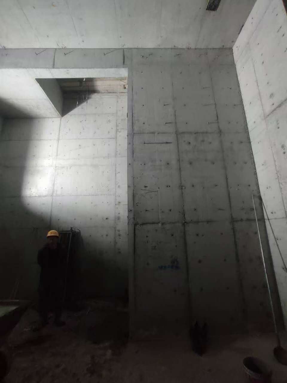 琼中墙上开槽钢筋断了有影响吗